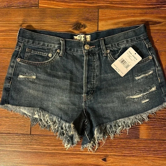 FREE People Loving Good Vibrations High-Rise Distressed Short Size 28 NWT - Picture 5 of 12